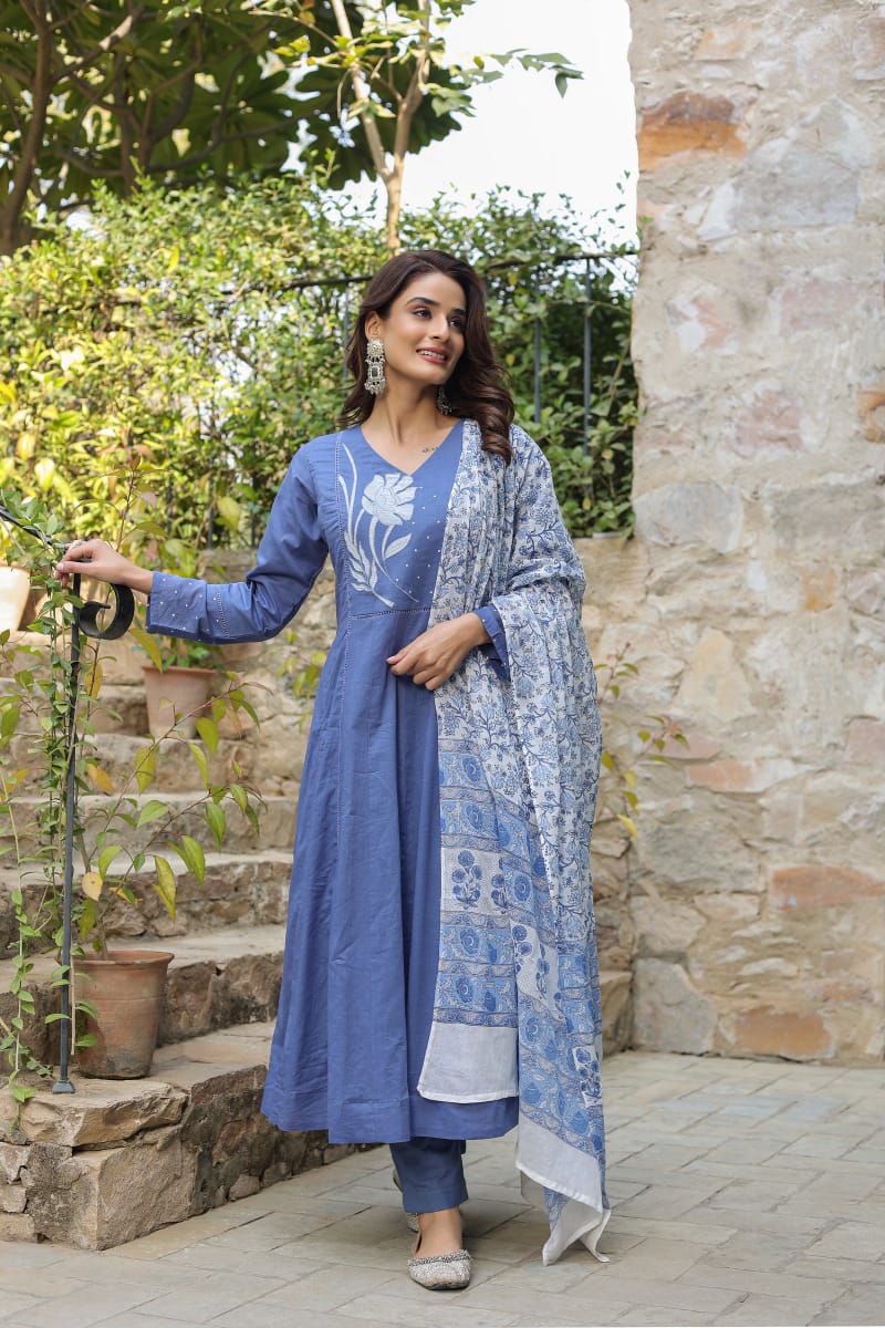 Beautiful Cotton Fabric Kurti Pant With Malmal Dupatta