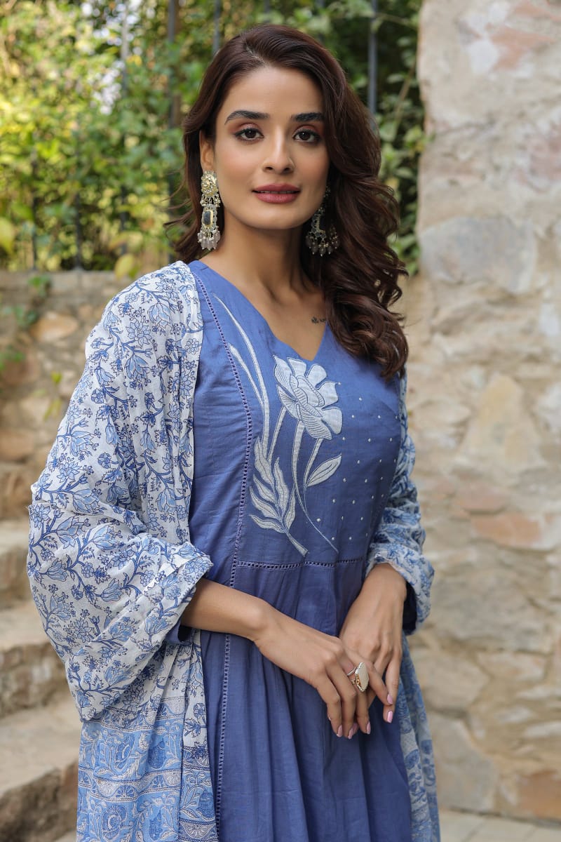 Beautiful Cotton Fabric Kurti Pant With Malmal Dupatta