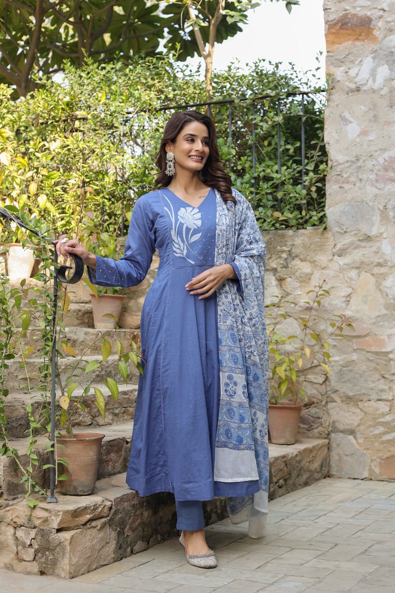 Beautiful Cotton Fabric Kurti Pant With Malmal Dupatta
