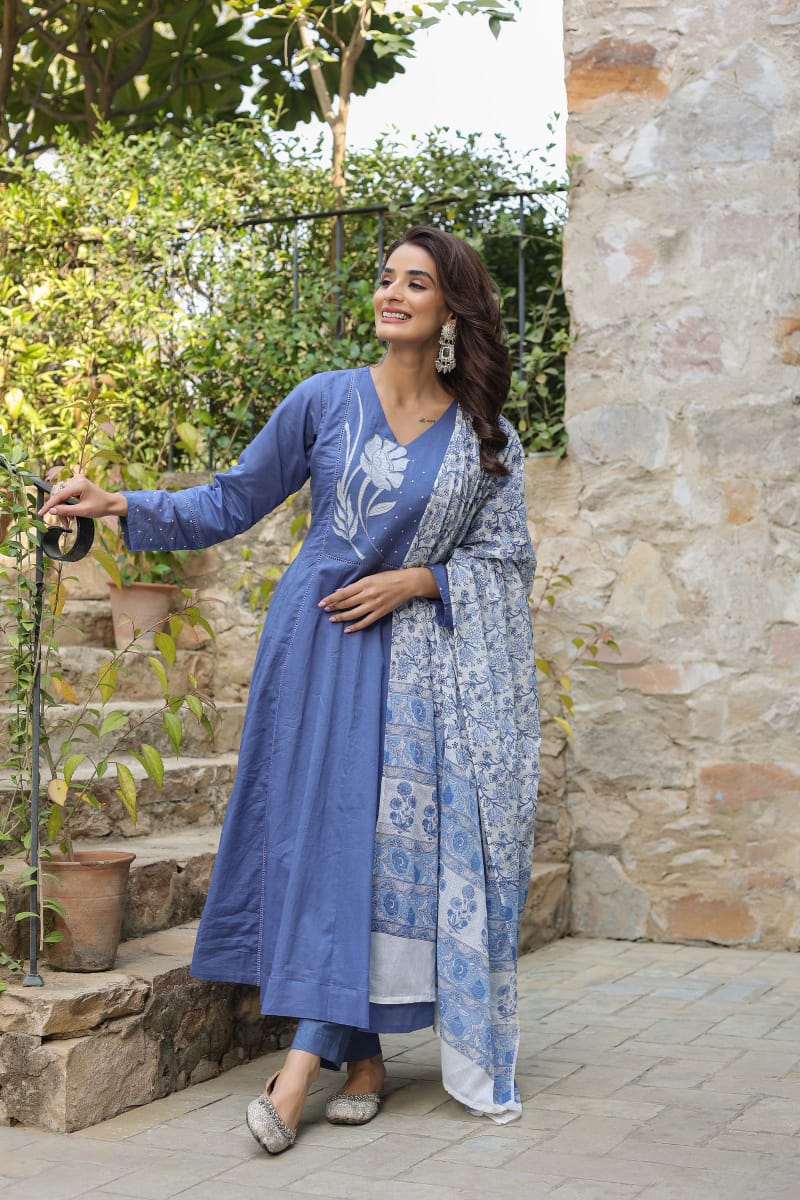 Beautiful Cotton Fabric Kurti Pant With Malmal Dupatta